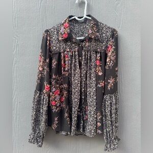 Fabrik Brand Black and Floral Peasant Long Sleeve Blouse Size MD